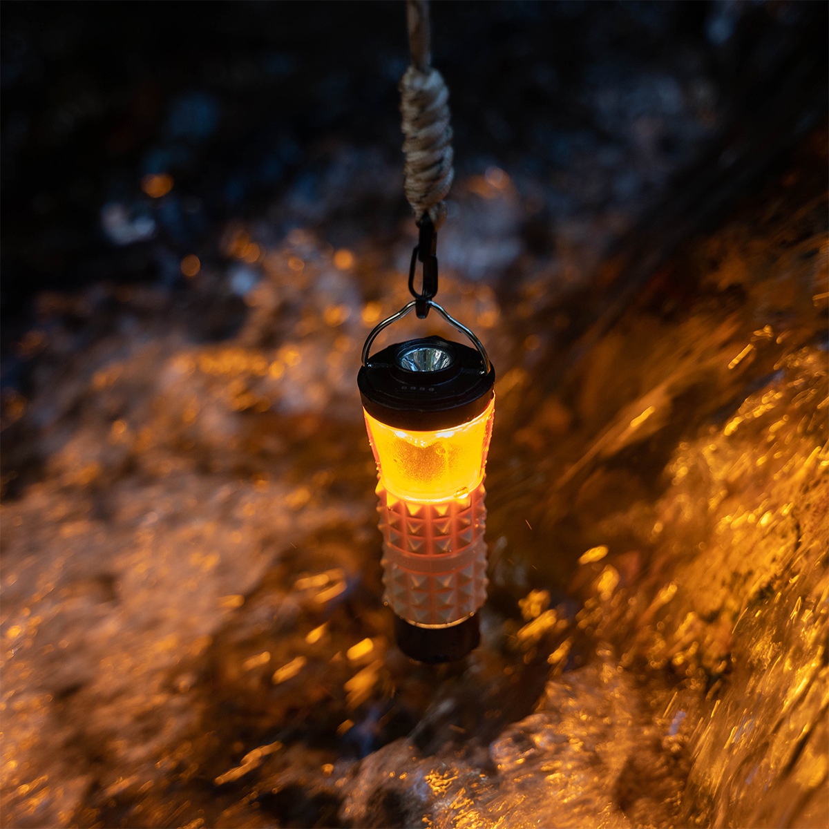 Main product image of Heavy-Duty Incandescent Flashlight for Outdoor Use