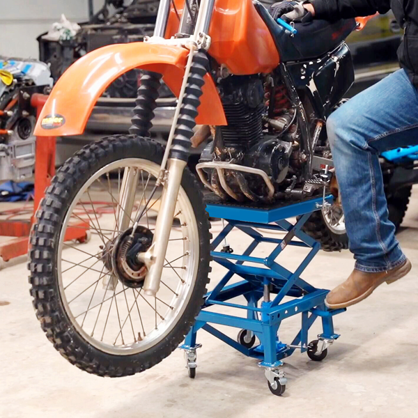 Main product image of Portable Automotive Scissor Jack for Vehicle Maintenance