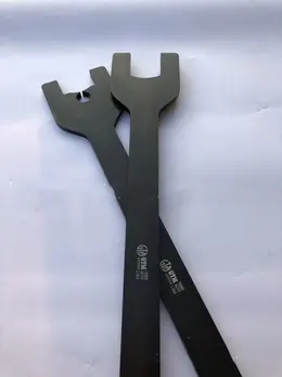 Product image of Land Rover Fan Clutch Wrench, 36mm/40mm Double-Ended